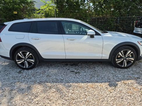 Used 2025 Volvo V60 B5 Cross Country Plus AWD/4WD image 5