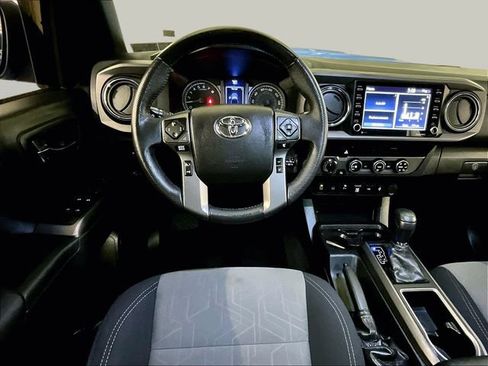 Used 2020 Toyota Tacoma TRD Sport w/ Technology Package AWD/4WD image 5