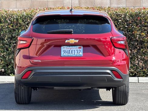 Used 2024 Chevrolet Trax LS w/ LS Convenience Package FWD image 5