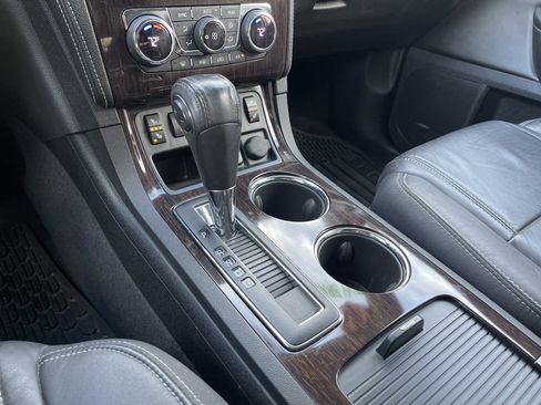 Used 2017 Chevrolet Traverse LT image 22