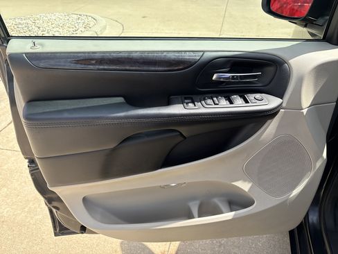 Used 2019 Dodge Grand Caravan SE w/ UConnect Hands-Free Group FWD image 10