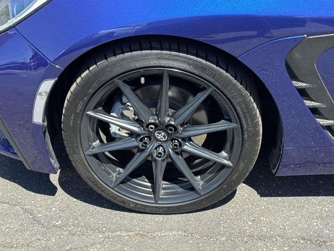 Used 2023 Toyota GR86 Premium w/ ALL Weather Mat Package (TMS) RWD image 8