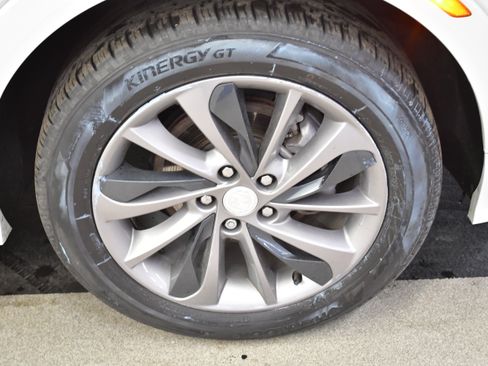 Used 2022 Buick Encore GX Select w/ Sport Touring Package FWD image 38