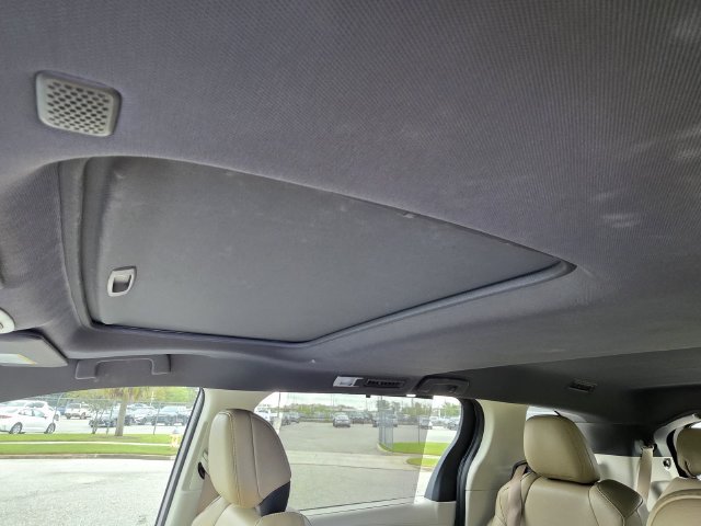 Certified 2023 Toyota Sienna XLE FWD image 8