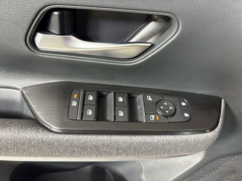 Used 2025 Nissan Kicks SV FWD image 15