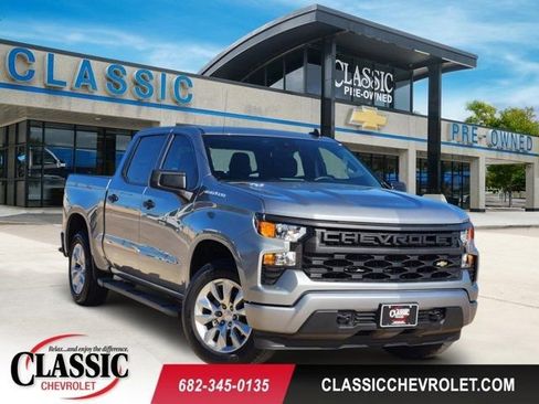 Used 2025 Chevrolet Silverado 1500 Custom image 1