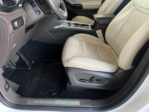 Used 2020 Ford Explorer Platinum w/ Premium Technology Package AWD/4WD image 10