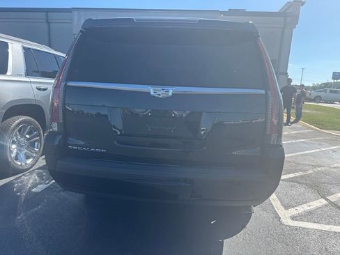 Used 2017 Cadillac Escalade Premium Luxury AWD/4WD image 5
