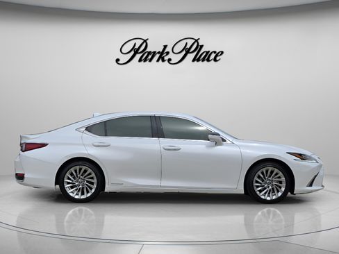 Used 2019 Lexus ES 300h w/ Accessory Package 2 FWD image 6