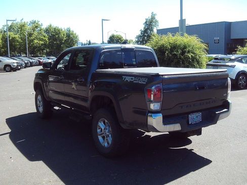 Used 2021 Toyota Tacoma TRD Off-Road AWD/4WD image 3