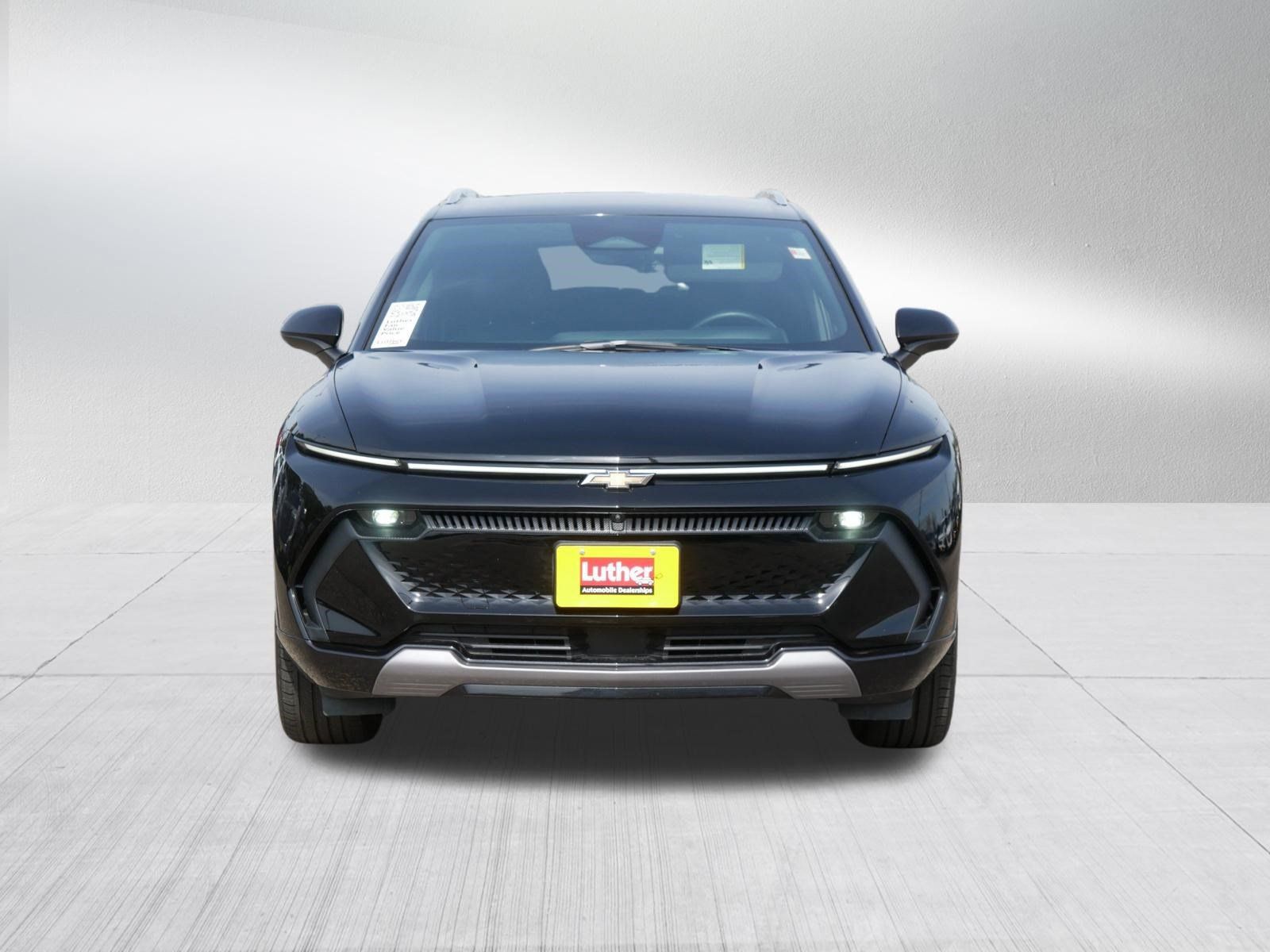 Used 2024 Chevrolet Equinox EV LT AWD/4WD image 2