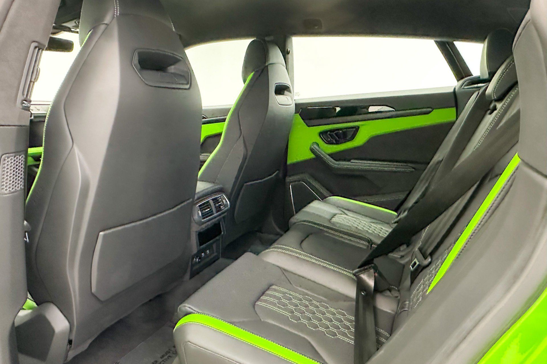 Used 2025 Lamborghini Urus SE AWD/4WD image 25