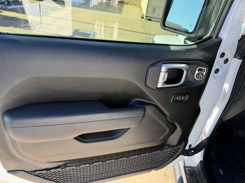 Used 2024 Jeep Gladiator Sport image 21