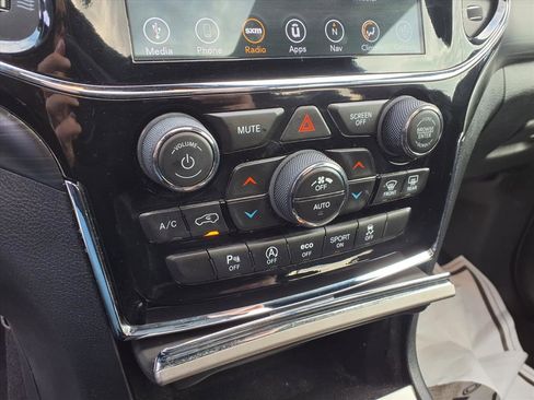 Used 2019 Jeep Grand Cherokee Altitude image 10