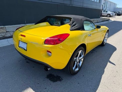 Used 2007 Pontiac Solstice Convertible w/ Preferred Package RWD image 3