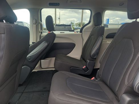 Used 2023 Chrysler Voyager LX FWD image 15