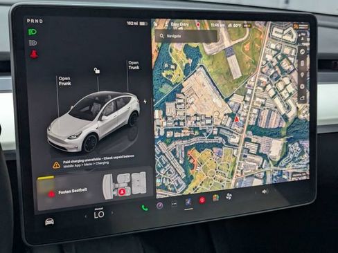 Used 2023 Tesla Model Y Performance AWD/4WD image 16