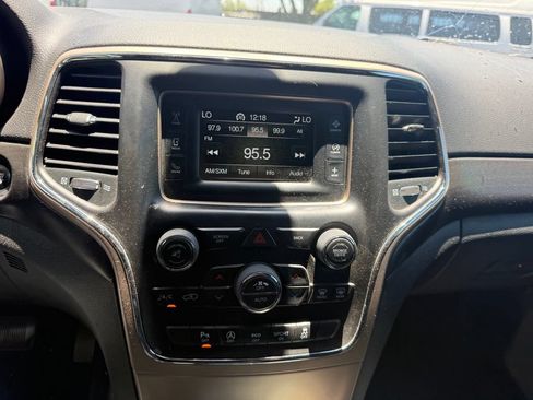 Used 2017 Jeep Grand Cherokee Laredo w/ Quick Order Package 23E AWD/4WD image 12