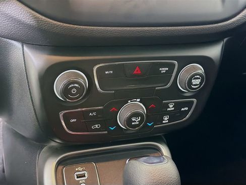 Used 2021 Jeep Compass Sport image 18