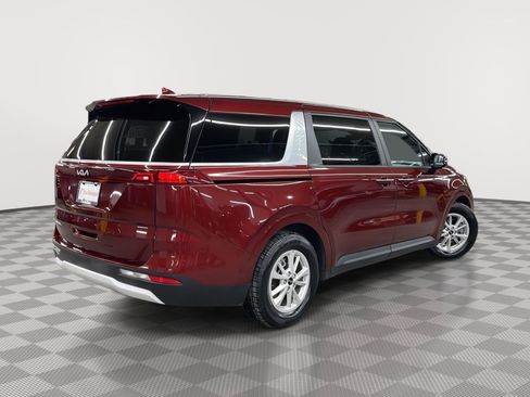Used 2024 Kia Carnival LX image 5