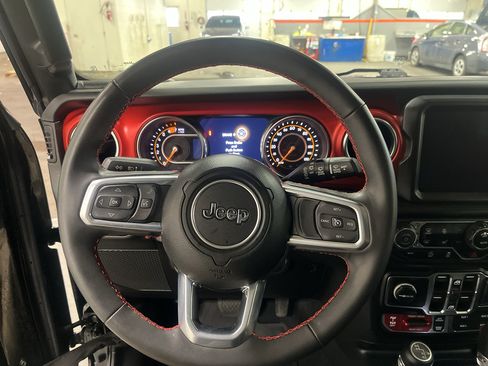 Used 2023 Jeep Wrangler Unlimited Rubicon w/ Cold Weather Group AWD/4WD image 10