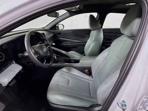 Certified 2025 Hyundai Elantra Limited FWD image 24