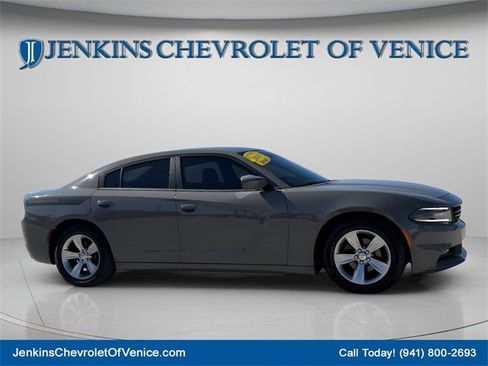 Used 2018 Dodge Charger SXT Plus image 2