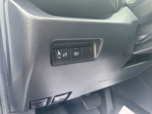 Used 2019 Toyota RAV4 LE AWD/4WD image 20