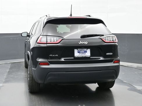 Used 2019 Jeep Cherokee Latitude Plus w/ Cold Weather Group AWD/4WD image 2