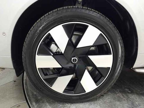 Certified 2024 Volvo XC60 T8 Ultimate w/ Protection Package Premier image 15