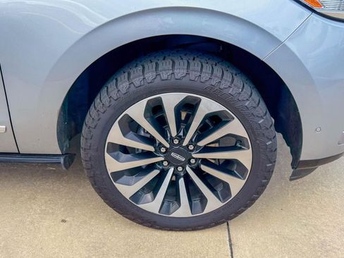 Used 2022 Lincoln Navigator Reserve image 4