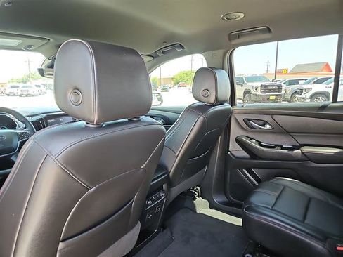 Used 2023 Chevrolet Traverse RS AWD/4WD image 9