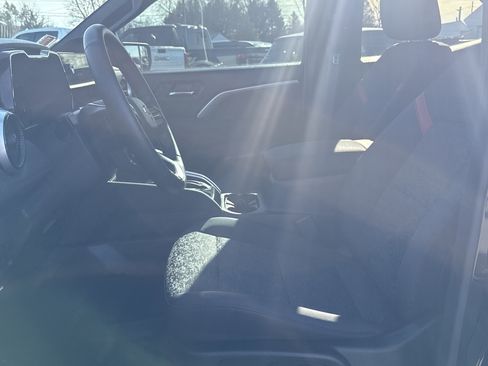 Used 2024 Chevrolet Colorado Z71 w/ Z71 Convenience Package 2 image 12