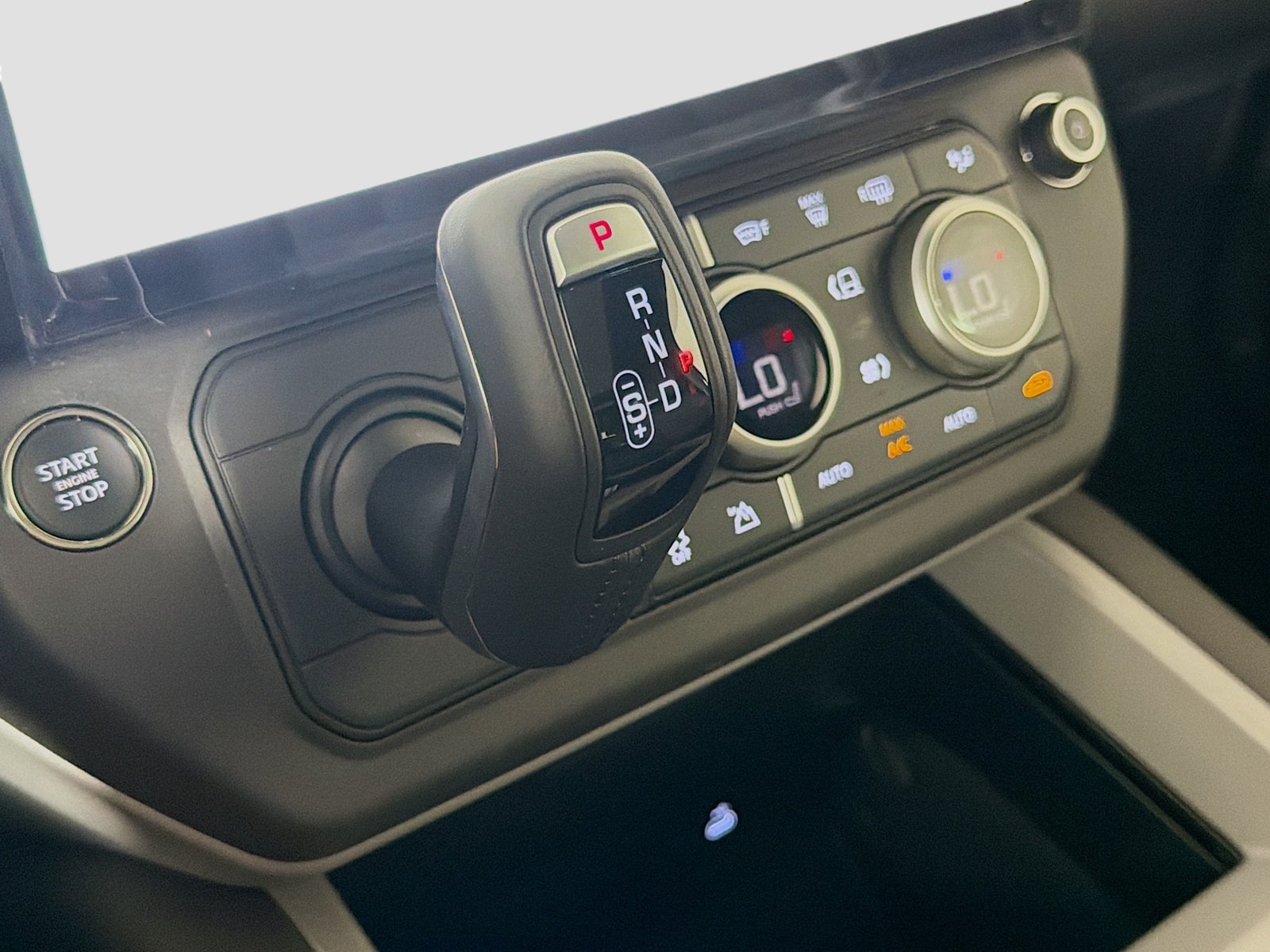 New 2026 Land Rover Defender 90 V8 AWD/4WD image 16