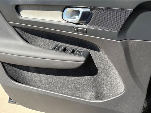 Certified 2023 Volvo XC40 B5 Plus w/ Protection Package Premier image 24