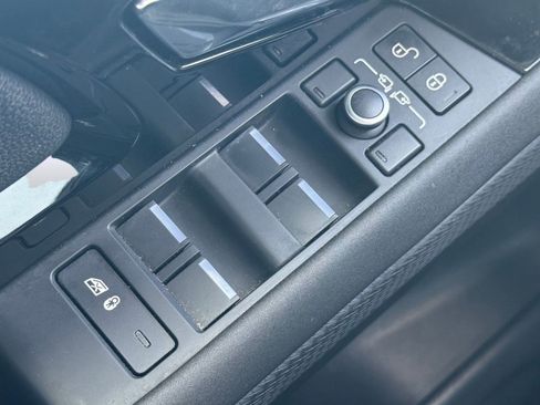 Used 2020 Land Rover Range Rover Evoque S image 26