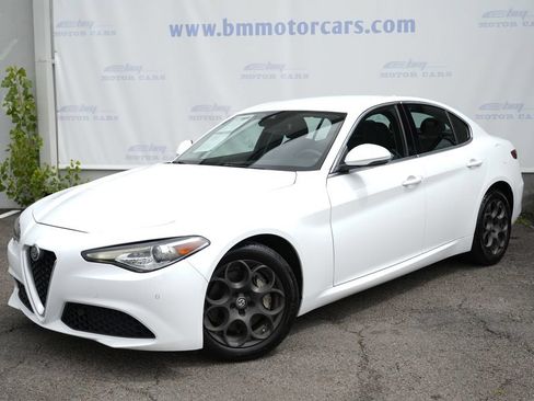 Used 2017 Alfa Romeo Giulia AWD image 2