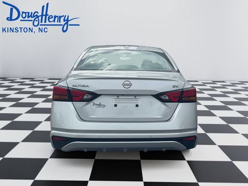 Used 2024 Nissan Altima 2.5 SV FWD image 4