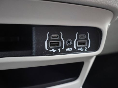 Used 2024 Chrysler Pacifica Touring-L image 46