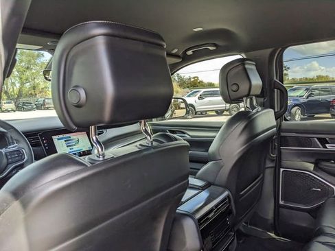 Used 2024 Jeep Wagoneer L Series II w/ Flexible Seating Group image 19