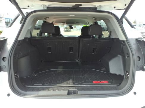 Used 2023 GMC Terrain SLE w/ Driver Convenience Package image 8