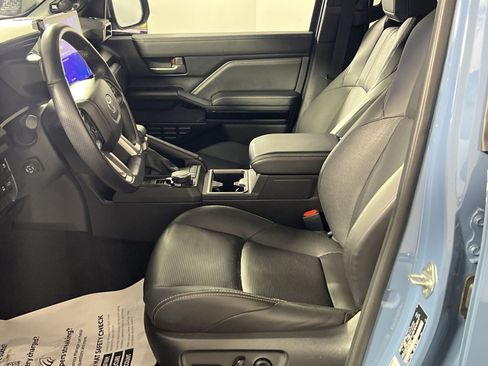 Used 2025 Toyota 4Runner Limited AWD/4WD image 14
