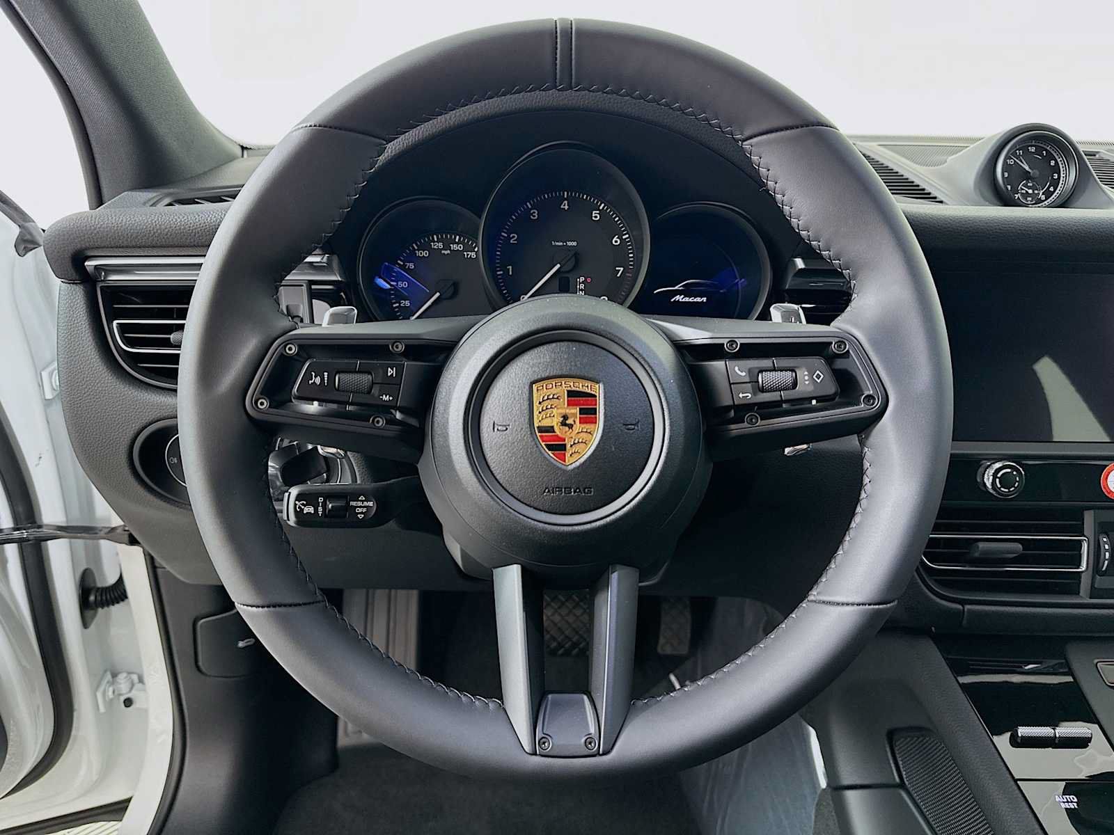 Used 2026 Porsche Macan AWD/4WD image 14