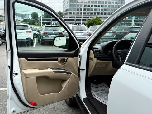 Used 2011 Hyundai Santa Fe GLS FWD image 9