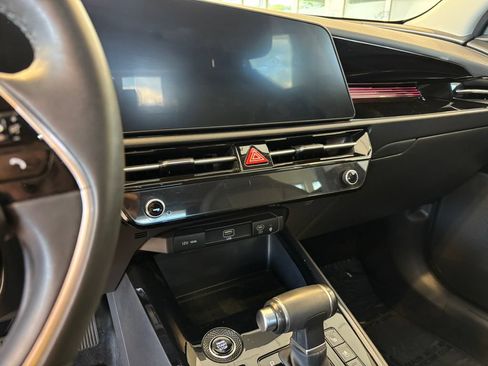 Used 2023 Kia Niro FWD image 18