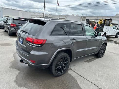 Used 2017 Jeep Grand Cherokee Altitude AWD/4WD image 18