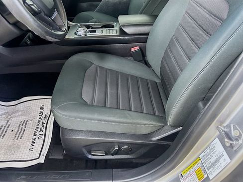 Used 2020 Ford Fusion SE FWD image 19