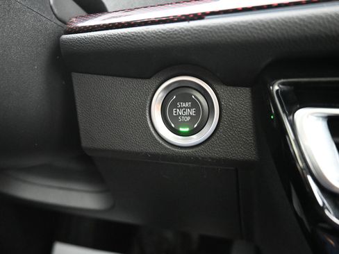 Used 2024 Chevrolet Traverse RS FWD image 19