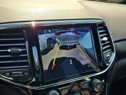 Used 2019 Jeep Grand Cherokee Altitude AWD/4WD image 24