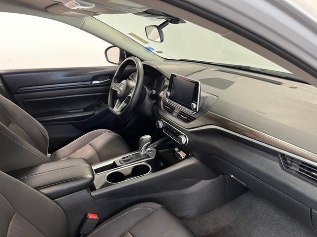 Used 2024 Nissan Altima 2.5 SV FWD image 11